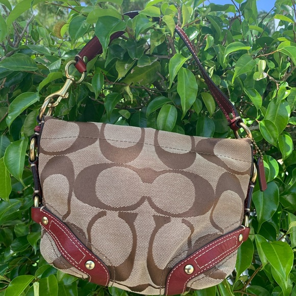 COACH MINI HANDBAG.USED COUPLE TIMES. - Picture 9 of 16